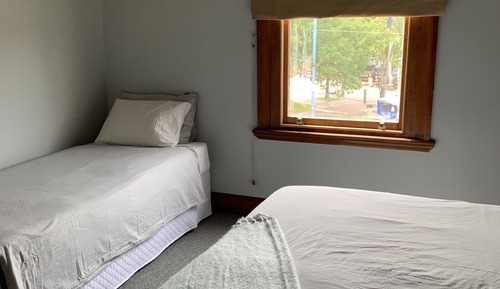Habitación triple (Room 8)
