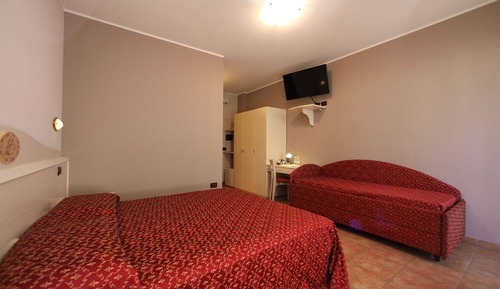 Habitación básica con 1 cama doble o 2 individuales, planta baja