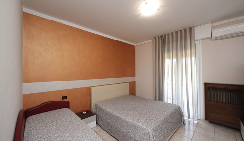 Habitación estándar doble, balcón, vistas al jardín