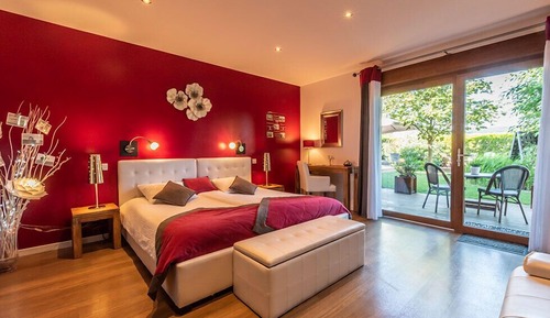 Habitación con 1 cama doble o 2 individuales, baño privado, vistas al jardín (Les Loges)