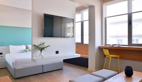 Suite (Athenaeum K29)