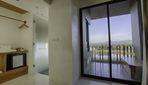 Jacuzzi Riverfront - Scenical
