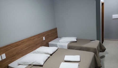 Quarto 1 casal + 2 solteiro