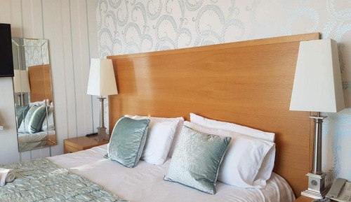 Habitación superior con 1 cama doble o 2 individuales