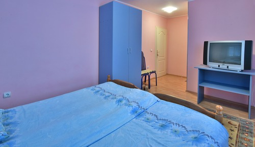 Habitación básica con 2 camas individuales, baño privado (1)