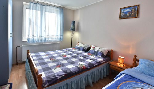 Apartamento básico, varias camas, baño privado (3)