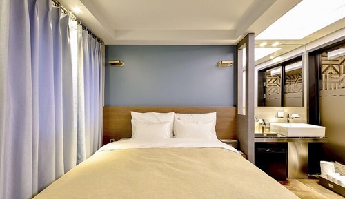 Deluxe Room (Netflix - Use personal account)