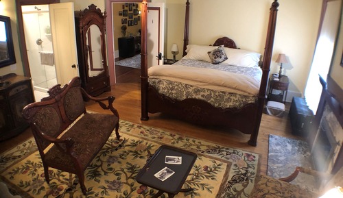 Room (Room 1 Four-Poster King)