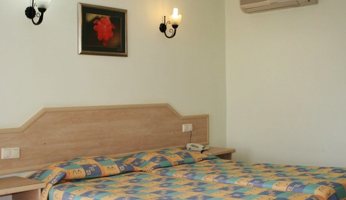 Habitación estándar con 1 cama doble o 2 individuales