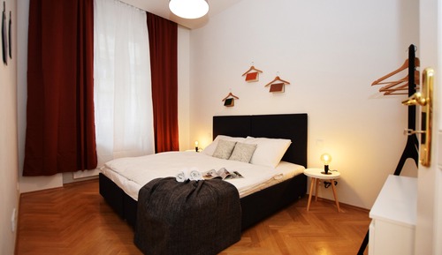 Apartamento superior, varias camas, baño privado (A)