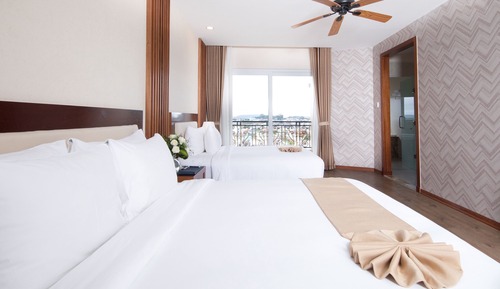 Habitación triple junior, vistas a la ciudad (Suite)