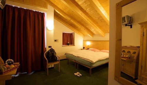 Habitación Confort con 1 cama doble o 2 individuales