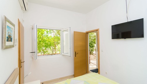 Estudio superior, balcón, vistas al jardín