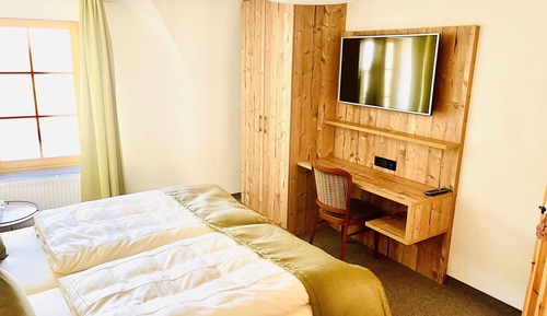 Habitación básica doble, accesible para personas con discapacidad, baño privado (Fachwerkhaus Plus)