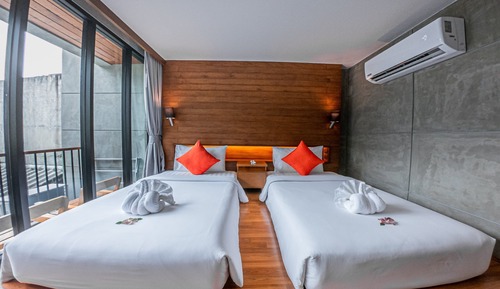 Habitación estándar con 1 cama doble o 2 individuales, balcón