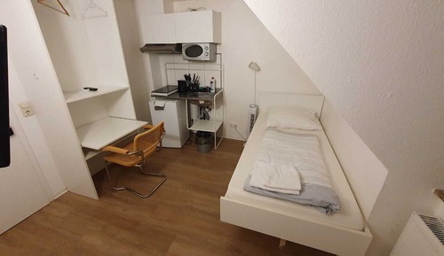 Habitación básica con 2 camas individuales