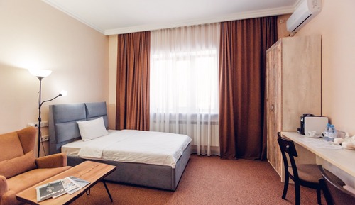 Habitación estándar con 2 camas individuales, vistas a la montaña