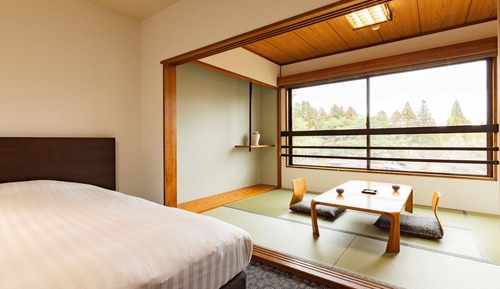 Habitación de estilo japonés con dos camas individuales (High floor JP-Western room, No Bath)
