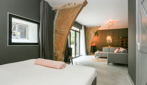 Estudio de diseño, 1 cama de matrimonio grande, vistas al jardín, planta baja