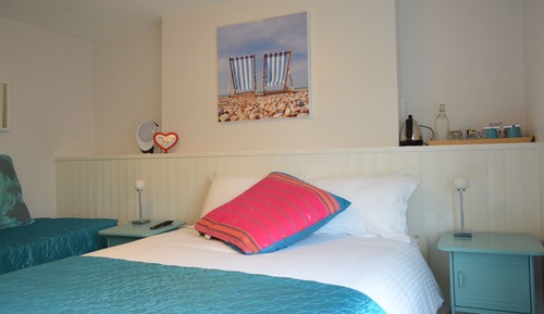 Habitación doble, baño privado (Large, 1 King Bed, Second Floor)
