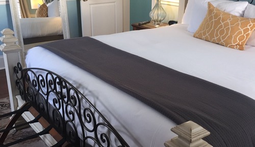 Habitación estándar, 1 cama de matrimonio grande con sofá cama, no fumadores (McGuire Suite)