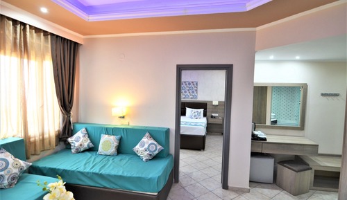 Apartamento familiar, vistas parciales al mar