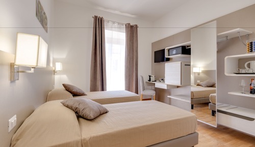 Habitación ejecutiva con 1 cama doble o 2 individuales, balcón