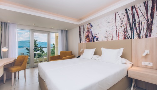 Habitación doble, vistas parciales al mar