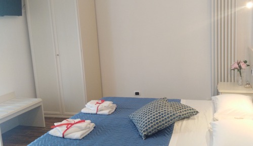 Habitación Confort doble, cocina básica, en una planta alta (Via Oberdan, 134 Canosa)