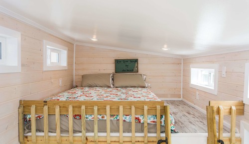 Cabaña (Tiny House - Yellow Lifeguard Stand)
