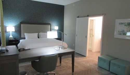 Estudio, 1 cama de matrimonio grande, frigorífico y microondas (Wet Bar)
