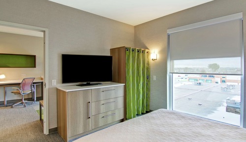 Suite, 1 cama de matrimonio grande (Mobility & Hearing, Roll-in Shower)