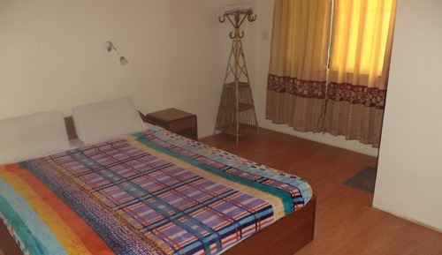 Habitación estándar con 1 cama doble o 2 individuales, fumadores