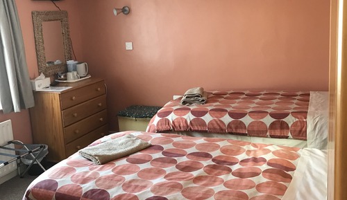 Habitación con 2 camas individuales