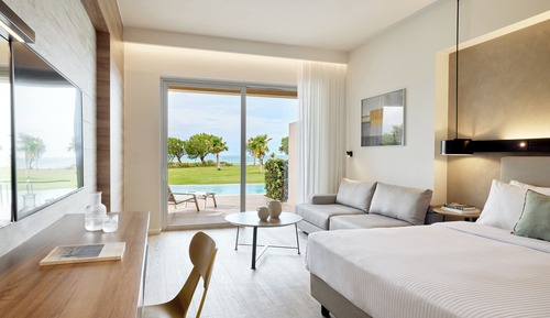 Habitación clásica, acceso a la piscina, vistas parciales al mar