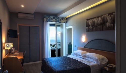 Large Deluxe Double Room, Sea View