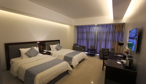 Habitación superior con 2 camas individuales, baño privado
