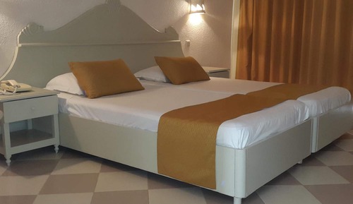 Habitación con 1 cama doble o 2 individuales, accesible para personas con discapacidad