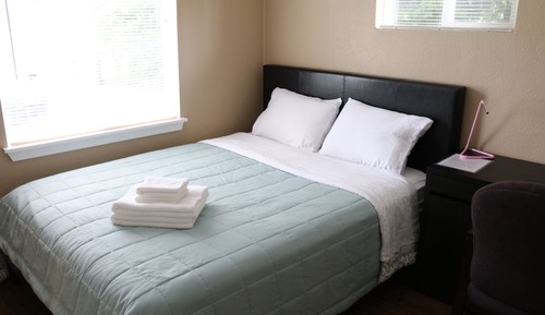 Habitación básica doble, 1 cama de matrimonio, baño compartido, planta baja