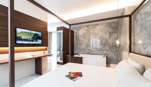 Suite, bañera de hidromasaje, terraza (Galleria)