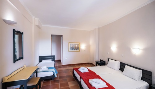 Habitación triple básica, vistas al mar