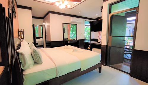 Habitación familiar, vistas al jardín (Superior)