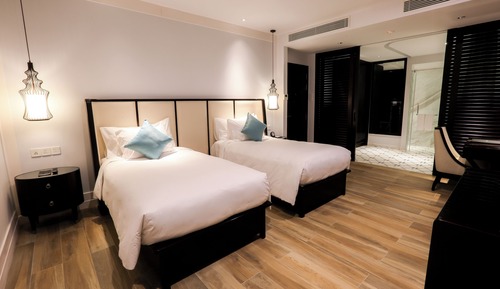 Habitación Deluxe doble, varias camas, bañera, vistas al campo de golf