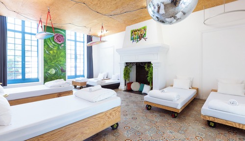 Habitación privada de diseño de lujo para 8 personas con baño