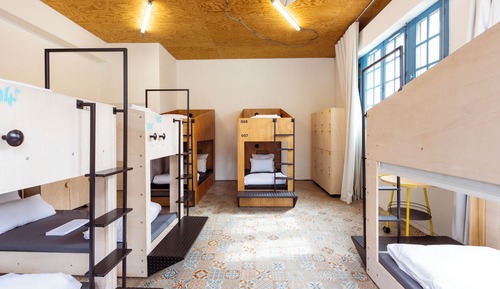 Habitación, varias camas, baño privado