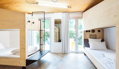 Habitación privada de diseño de lujo para 4 personas con baño