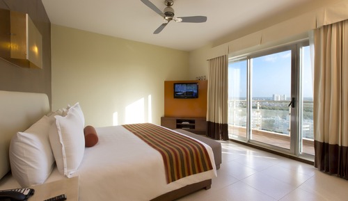 Standard Room, 1 King Bed (Acceso Gratis a Club de Playa)