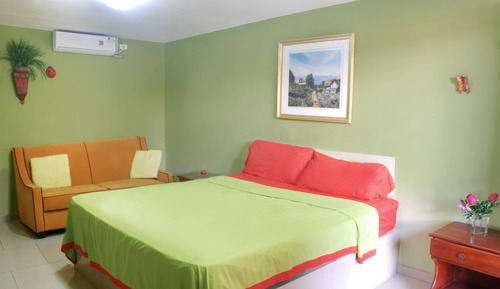Habitación Confort doble, 1 cama de matrimonio grande con sofá cama