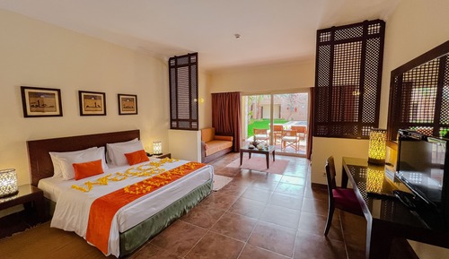Habitación superior, vistas a la piscina