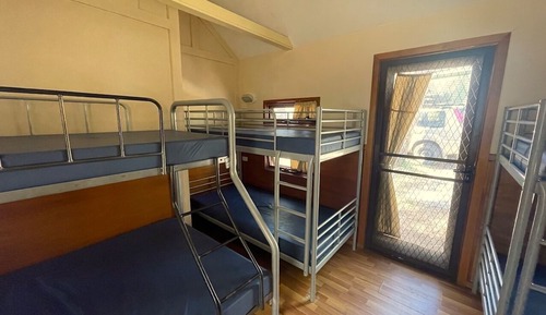 Habitación, varias camas